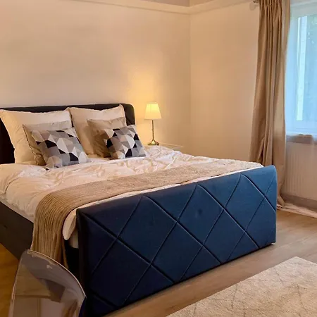 85 Qm Mit Kamin Und Riesigem Garten Apartmán *