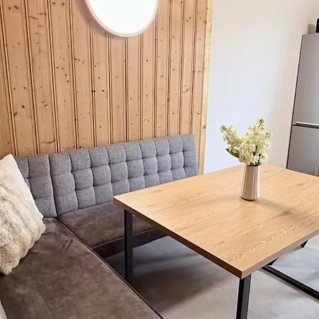 85 Qm Mit Kamin Und Riesigem Garten Apartmán *