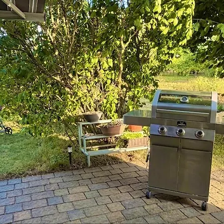 85 Qm Mit Kamin Und Riesigem Garten *