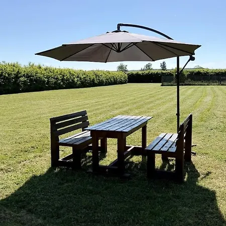 85 Qm Mit Kamin Und Riesigem Garten Apartmán